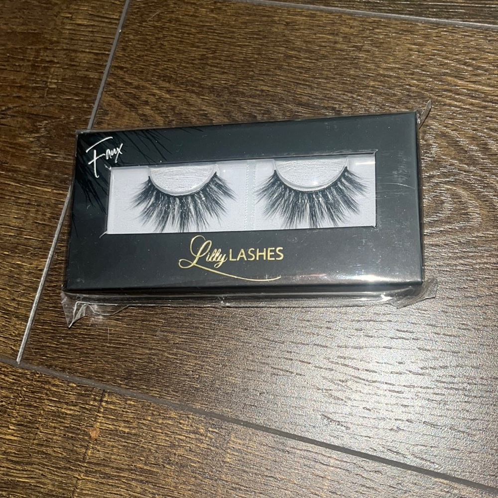 Lilly lashes (miami +miami flare)